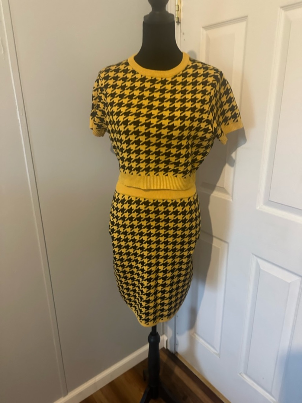 Coco‎ and Shay Yellow and Black Houndstooth Knit Skirt - Women